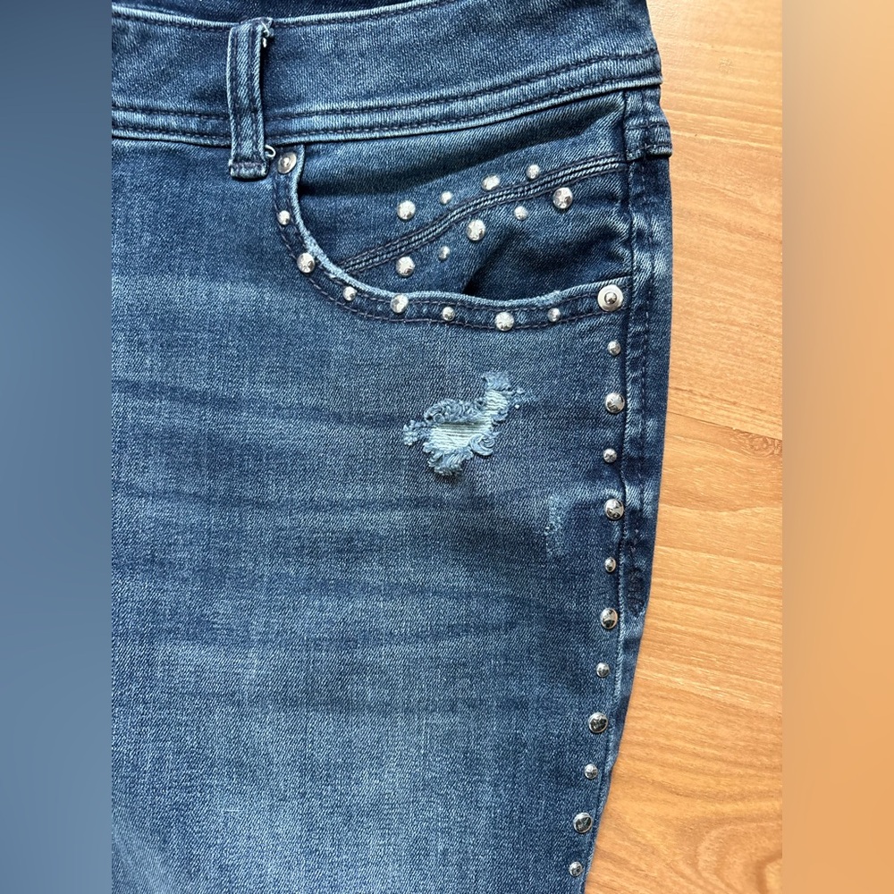 Women's Blue Studded Jeans - Picture 4 of 5